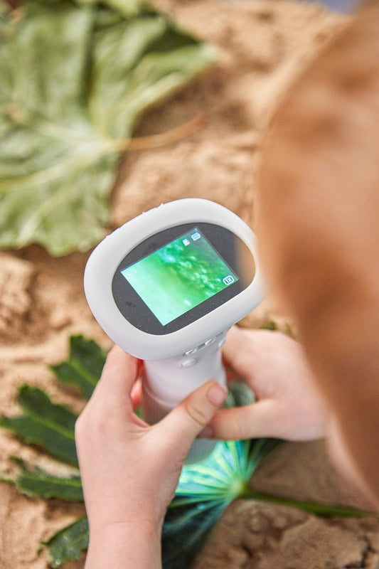 Microscope with Screen